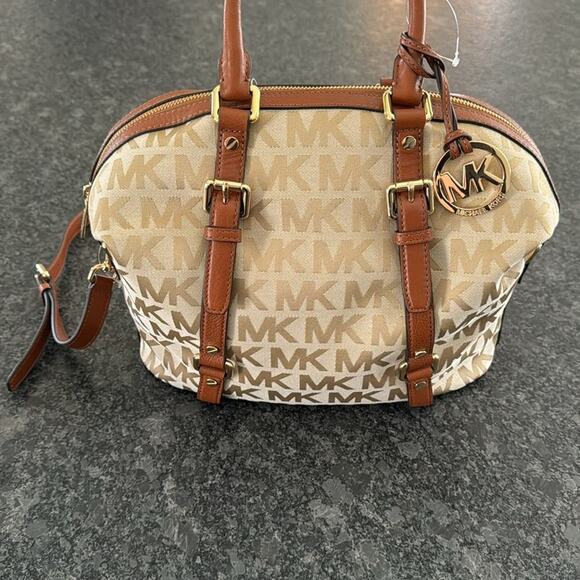 MICHAEL MICHAEL KORS BEDFORD BELTED MD SATCHEL BAG - Picture 2 of 14